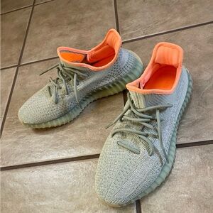 Yeezy 350 v2